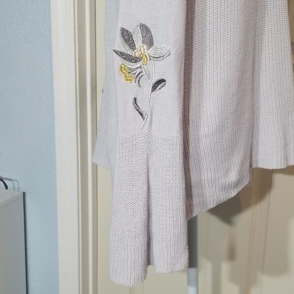 💸 3/12$-St John's Bay, floral knit bell sleeve sweater - Picture 7 of 8